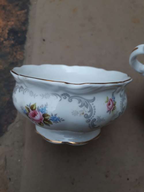 ROYAL ALBERT VINTAGE TRANQUILITY SMALLER SUGAR BOWL (DAMAGED CREAMER THROWN IN)