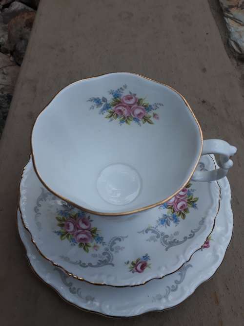 LOVELY ROYAL ALBERT VINTAGE "TRANQUILITY TEA TRIO NO 1 IN GOOD CONDITION