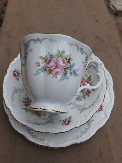 LOVELY ROYAL ALBERT VINTAGE "TRANQUILITY TEA TRIO NO 1 IN GOOD CONDITION