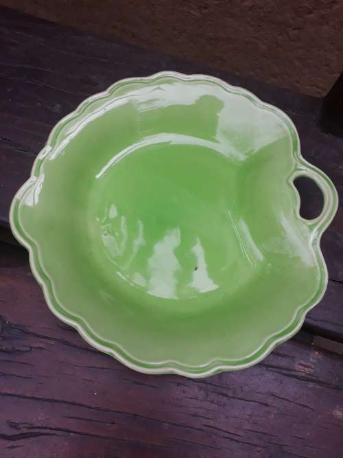 VINTAGE 1948+ H J WOOD LTD ENGLAND BOWL NO 447 LIGHT GREEN LEAF SHAPE