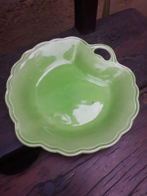 VINTAGE 1948+ H J WOOD LTD ENGLAND BOWL NO 447 LIGHT GREEN LEAF SHAPE