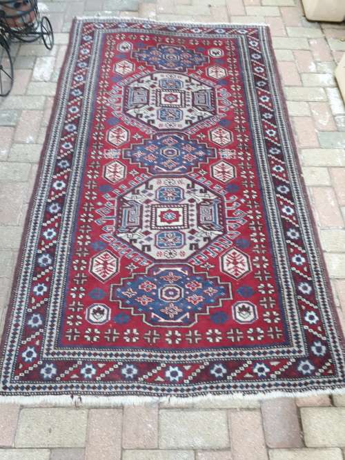 GEOMETRIC FLORAL ORIENTAL PERSIAN STYLED RUG IN DARK BLUE & DARK RED