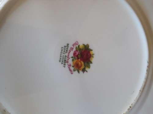 THIS IS AMAZING, ROYAL ALBERT "OLD COUNTRY ROSES" TRIO IN LOVELY CONDITION