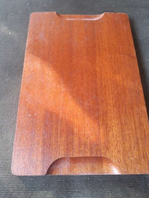 SMALL DELFT BLUE HAND PAINTED TILE CHEESE OR SNACK BOARD (MAHOGANY BASE)