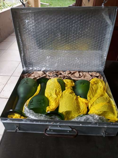 GET INTO THE XMAS COLOUR OF THINGS WITH THIS BOXED SET OF VINTAGE??? GREEN FROSTED WINE GLASSES