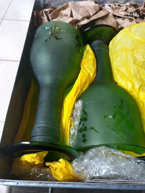 GET INTO THE XMAS COLOUR OF THINGS WITH THIS BOXED SET OF VINTAGE??? GREEN FROSTED WINE GLASSES