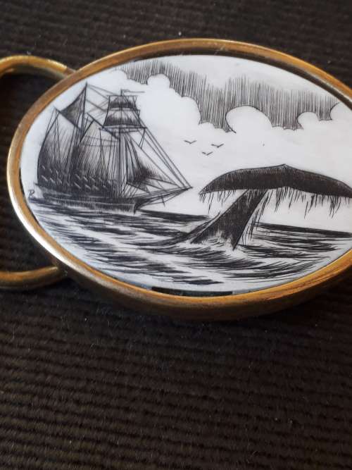 VINTAGE 1985 BTS (AMERICAN) INITIALED BRASS BUCKLE SCRIMSHAW MARINER WHALE and FRIGATE