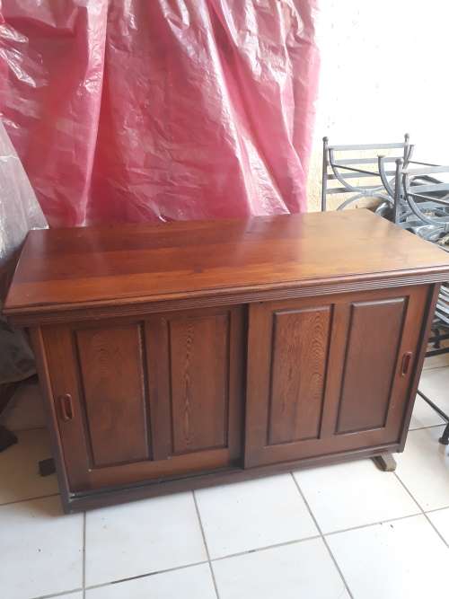 FOR TOMPRI3325 VINTAGE PARTRIDGE WOOD CREDENZA