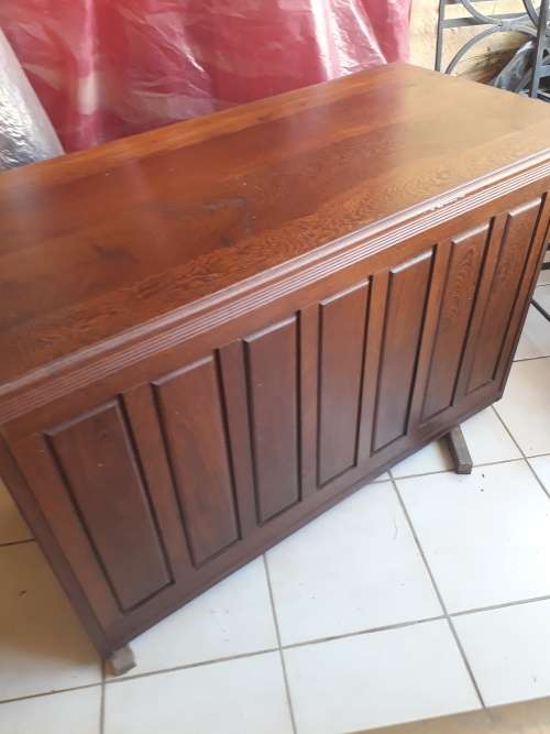 FOR TOMPRI3325 VINTAGE PARTRIDGE WOOD CREDENZA