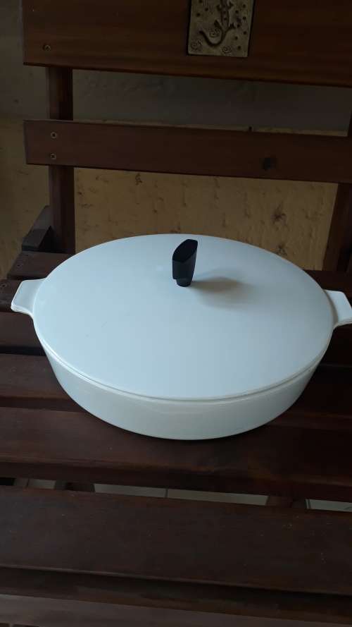 DR INC ONLY VINTAGE CORNING WARE WHITE BUFFET SERVER B=10 SKILLET LID, BLACK HANDLE