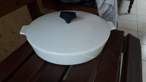 DR INC ONLY VINTAGE CORNING WARE WHITE BUFFET SERVER B=10 SKILLET LID, BLACK HANDLE