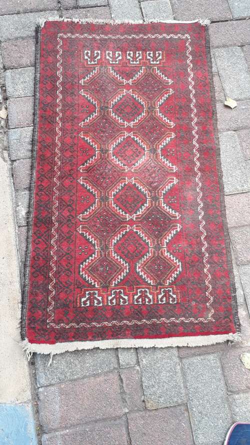 FOR CONSIDERATION A SMALL HAND KNOTTED PERSIAN/ORIENTAL BALOUCH RUG GEOMETRIC