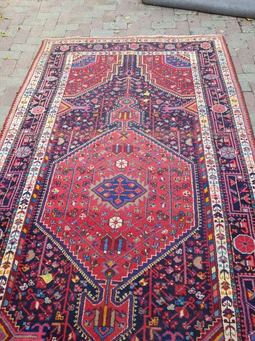 LOVELY HAND KNOTTED PERSIAN HAMADAN CARPET / RUG. FLORAL AND GEOMETRIC.