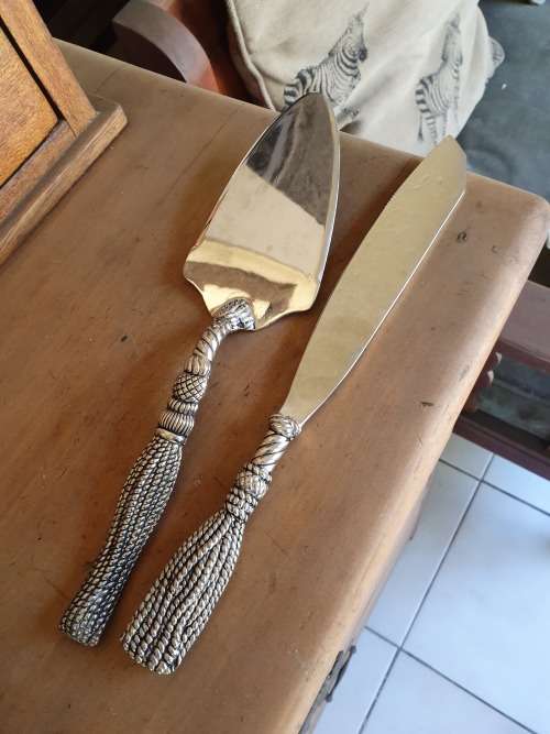 VINTAGE SILEA FRANCE ROPE / TASSEL DECORATED HANDLES CAKE LIFT AND KNIFE