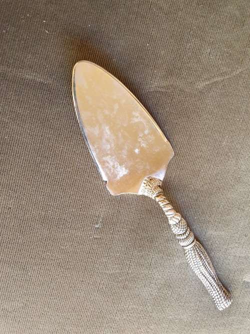 VINTAGE SILEA FRANCE ROPE / TASSEL DECORATED HANDLES CAKE LIFT AND KNIFE