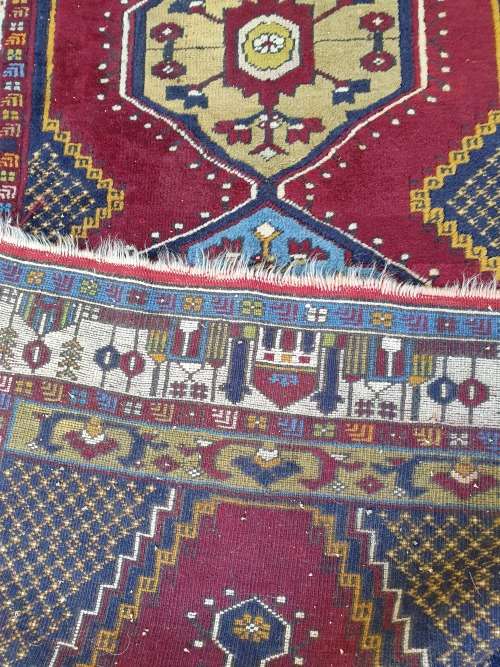 NICE HAND KNOTTED PERSIAN STYLED ORIENTAL CARPET RUG, WITH GEOMETRIC AND HOUSE PATTERN. GREAT TONES