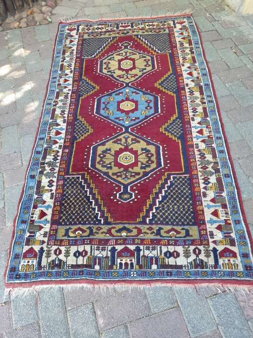 NICE HAND KNOTTED PERSIAN STYLED ORIENTAL CARPET RUG, WITH GEOMETRIC AND HOUSE PATTERN. GREAT TONES