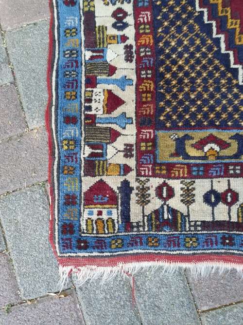 NICE HAND KNOTTED PERSIAN STYLED ORIENTAL CARPET RUG, WITH GEOMETRIC AND HOUSE PATTERN. GREAT TONES