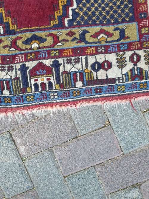 NICE HAND KNOTTED PERSIAN STYLED ORIENTAL CARPET RUG, WITH GEOMETRIC AND HOUSE PATTERN. GREAT TONES