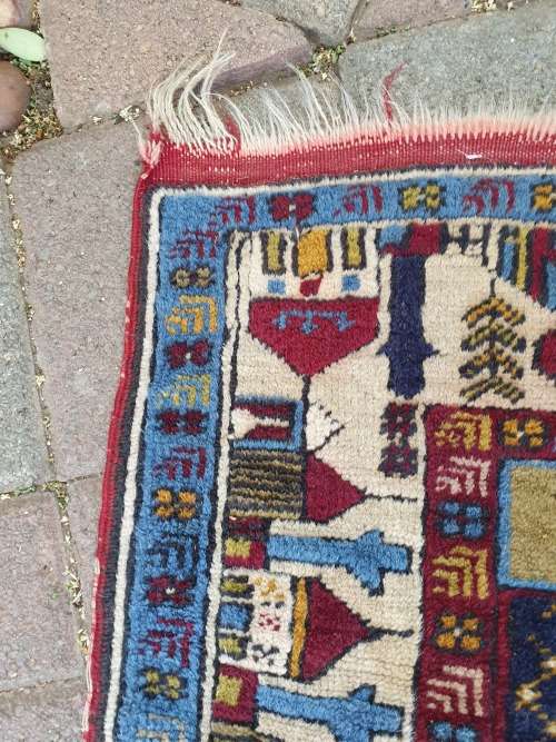 NICE HAND KNOTTED PERSIAN STYLED ORIENTAL CARPET RUG, WITH GEOMETRIC AND HOUSE PATTERN. GREAT TONES