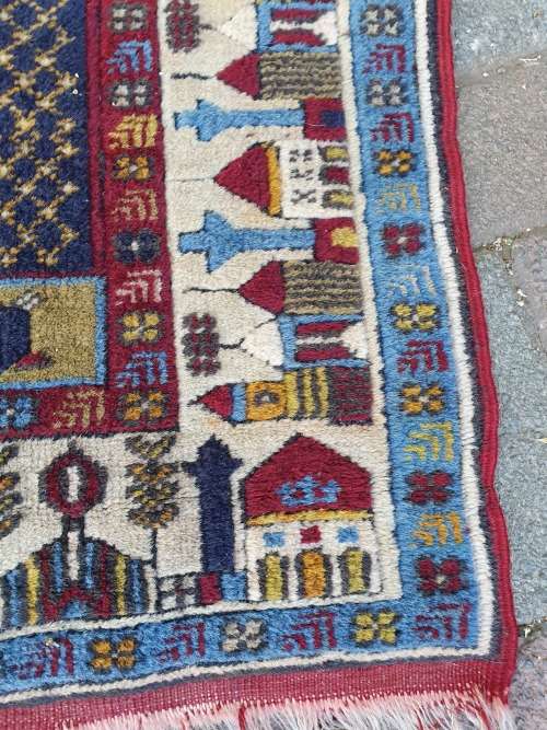 NICE HAND KNOTTED PERSIAN STYLED ORIENTAL CARPET RUG, WITH GEOMETRIC AND HOUSE PATTERN. GREAT TONES