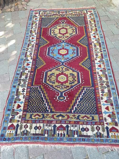 NICE HAND KNOTTED PERSIAN STYLED ORIENTAL CARPET RUG, WITH GEOMETRIC AND HOUSE PATTERN. GREAT TONES