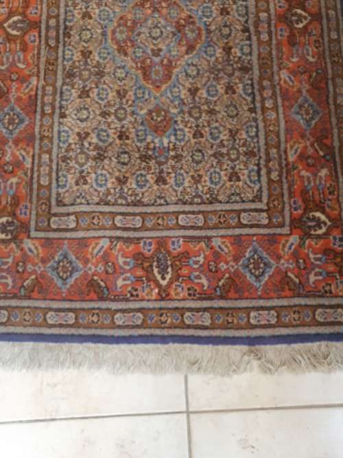 BEAUTIFUL TONES HAND KNOTTED PERSIAN / ORIENTAL FLORAL AND GEOMETRIC RUG. NICE THICK PILE