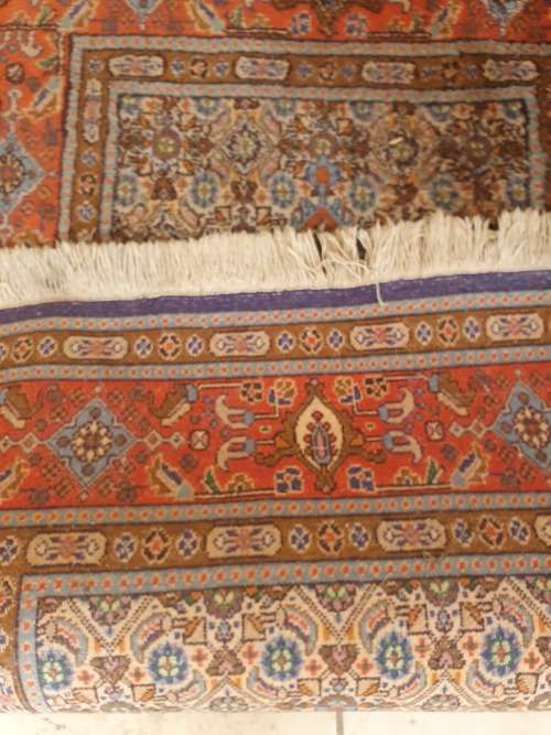 BEAUTIFUL TONES HAND KNOTTED PERSIAN / ORIENTAL FLORAL AND GEOMETRIC RUG. NICE THICK PILE