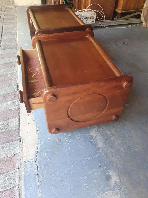 REDUCED VINTAGE RETRO HERE PAIR OF MATCHING LOW SLUNG BEDSIDE TABLES WITH CIRCULAR DETAIL STURDY