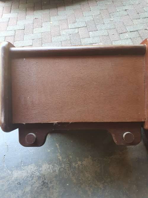 REDUCED VINTAGE RETRO HERE PAIR OF MATCHING LOW SLUNG BEDSIDE TABLES WITH CIRCULAR DETAIL STURDY