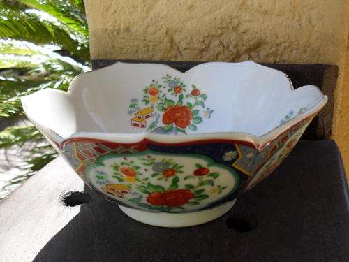 UNMARKED ORNATE PORCELAIN/CERAMIC SERVING BOWL/DECORATIVE BOWL WITH FLOWERS & HOUSES PLUS OTHER