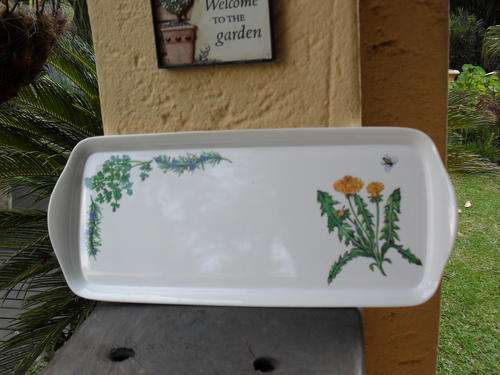 MELAMINE RECTANGULAR TRAY MAGARET ROBERTS???? EX WOOLIES????? FLOWER  & BEE