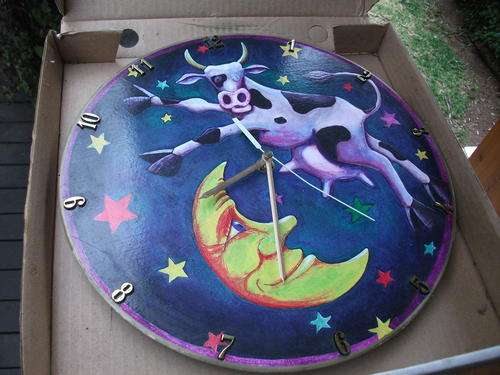 DELIGHTFUL COW JUMPED OVER THE MOON W.O.W (WORLD OF WONDER) RECYCLED RECORD CLOCK