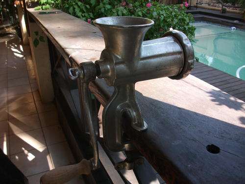 STANDARD WERK AUSTRIA NO 8 HAND MINCER GOOD CONDITION