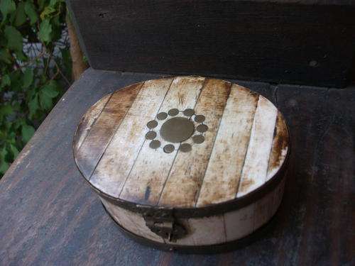 BONE??? SMALL TRINKET BOX WITH BRASS DETAIL. UNUSUAL