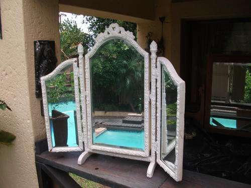 VINTAGE (PROBABLY 1940'S) LOVELY 3 WAY BEVELED DRESSING TABLE MIRROR WITH LEAF  & FLOWER DETAIL WOW!