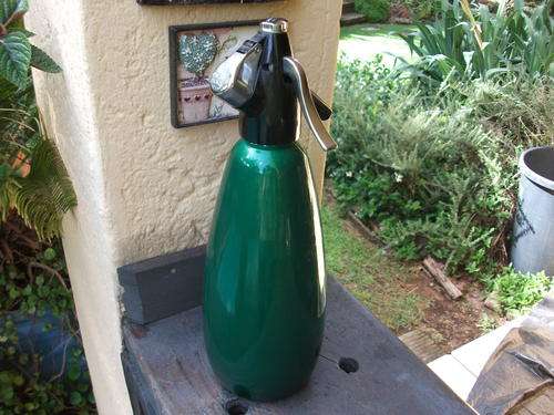 RETRO?? 60'S?? GREEN ENGLISH SODA SYPHON. NICE ONE FOR THE COLLECTOR!