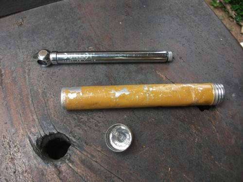 VINTAGE??? DUNLOP MADE IN ENGLAND NO6 PRESSURE GAUGE (IN WORN ETC TUBE)