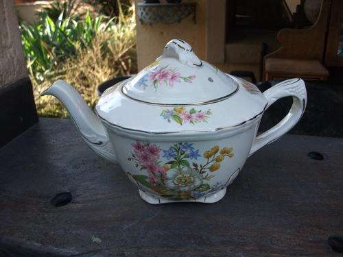 FOR DUMELA1174 ONLY! OFFER!  VINTAGE ALFRED MEAKIN FLORAL WITH GILT TEAPOT. NICE SHAPE & PIECE