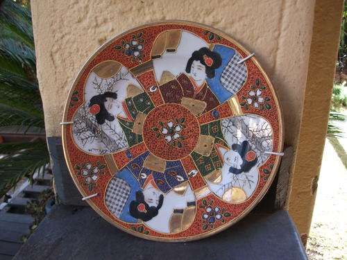 UNMARKED BEAUTIFUL ORIENTAL DECORATIVE HAND PAINTED?? WITH GEISHA'S, FLOWERS ETC  PLATE