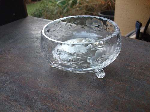 GORGEOUS SMALL THREE FOOTED ROSE CUT CRYSTAL BOWL.