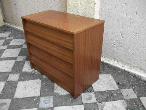 VINTAGE & RETRO 1970'S MAHOGANY VENEER CHEST OF DRAWERS. INTERESTING STYLE