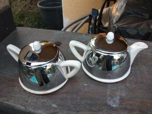 VINTAGE?? EVERHOT (EVER HOT) 2 PIECE. MILK/CREAMER AND THE SUGAR BOWL PLUS LID