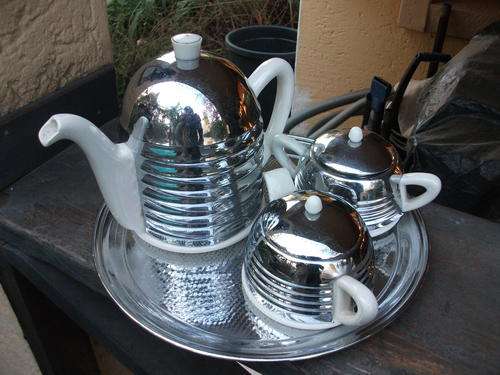 RATHER NICE EVERHOT TEA/COFFEE SET ON A TRAY  PLEASE HAVE A LOOK