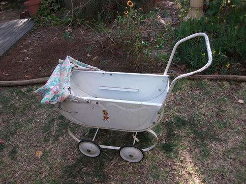VINTAGE????? METAL DOLLS PRAM
