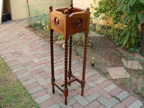 ABSOLUTELY GORGEOUS WOOD PLANT/FERN STAND WITH BOBBIN LEGS. TALL AND A BEAUT!!!! GREAT DETAIL