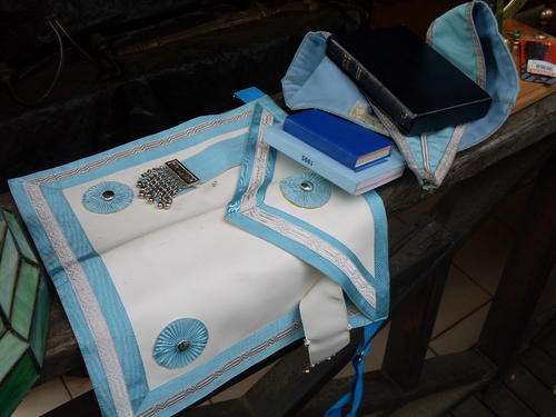 A VARIETY OF MASONIC ITEMS, APRON WITH METAL ATTACHMENTS, COLLAR, MASONIC BIBLE ++++