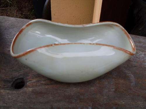 RATHER UNUSUAL VINTAGE COLLECTABLE BOWL (FOLDED BOAT SHAPE) BY LINNWARE. CLEARLY MARKED