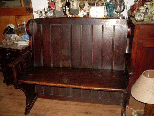 GORGEOUS VINTAGE OAKS MONKS BENCH. LOVELY PIECE