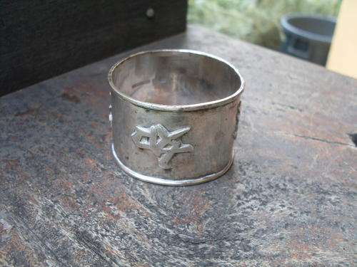 29.40G STUNNING UNUSUAL ORIENTAL NAPKIN / SERVIETTE HOLDER WITH DIFFERENT SCRIPT ON IT. HAS MARKINGS